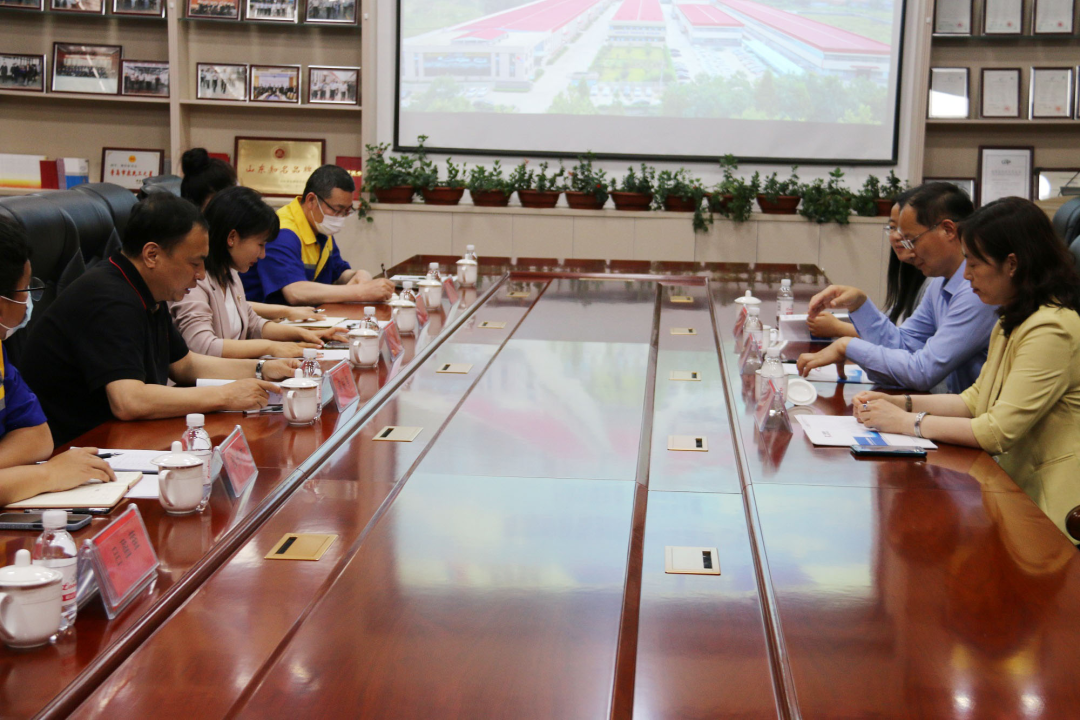 青島市科技局二級(jí)巡視員宋長(zhǎng)虹一行蒞臨銳智調(diào)研考察