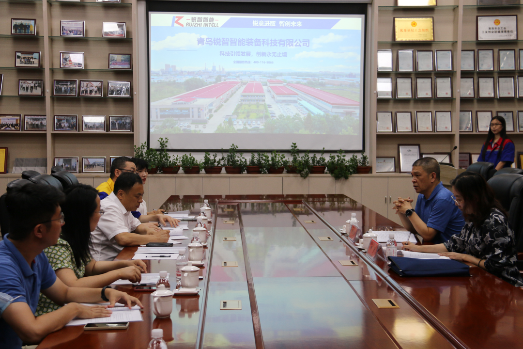 青島市科技局高新技術(shù)與重大專(zhuān)項(xiàng)處處長(zhǎng)胡寶劍一行蒞臨銳智調(diào)研考察