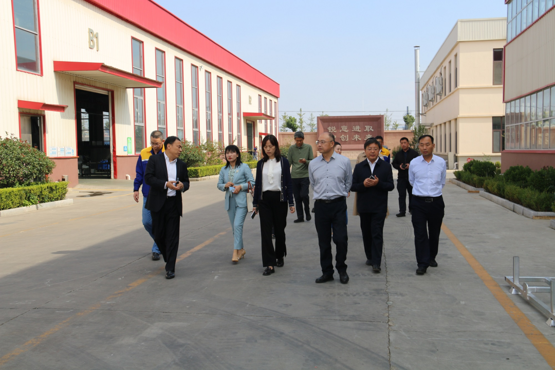 青島市科技局基礎研究處處長李欣一行蒞臨銳智考察指導市重點實驗室建設工作